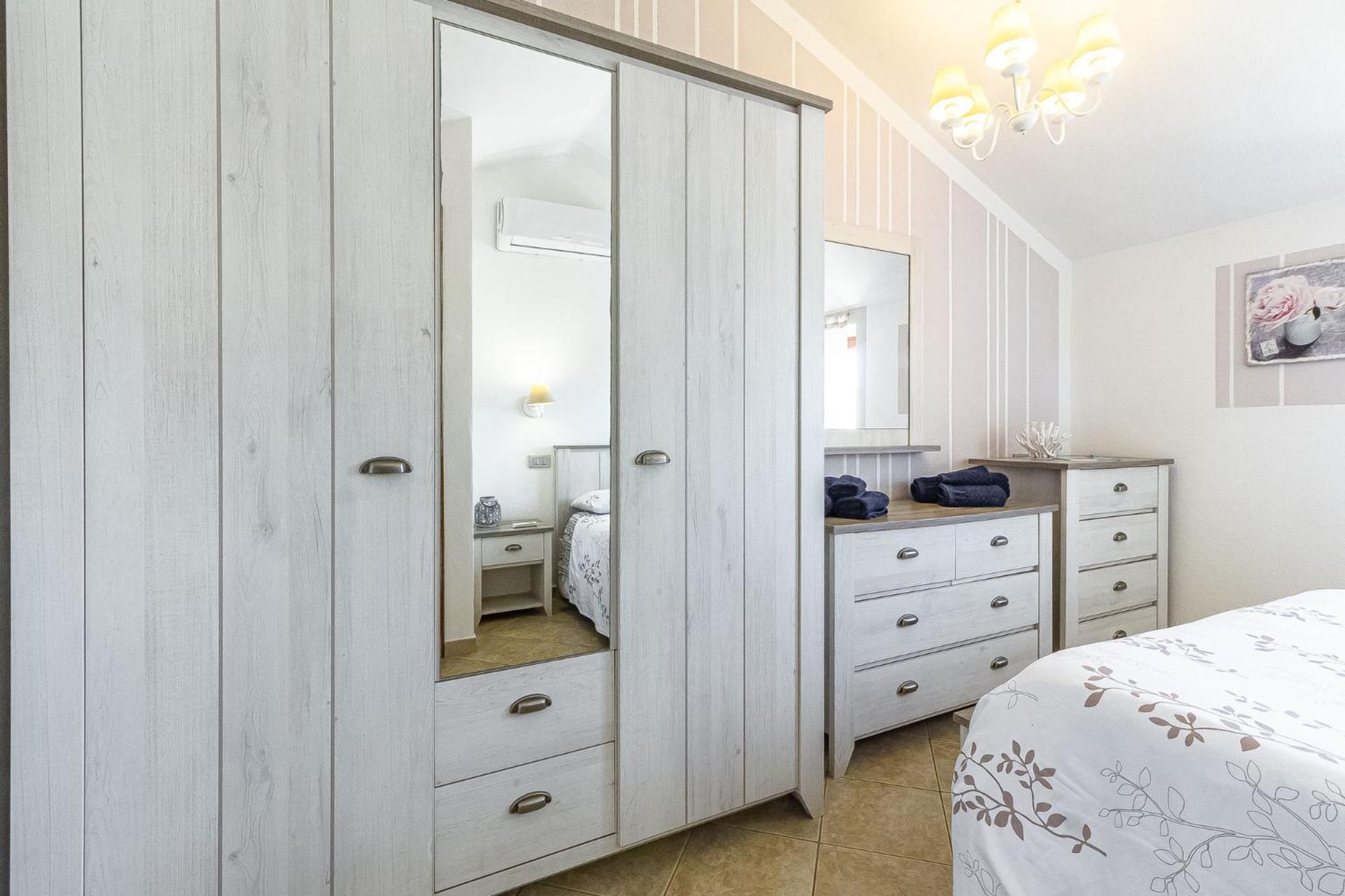 Charlotte Apartment - For Family And Groups Porto Torres Exteriör bild